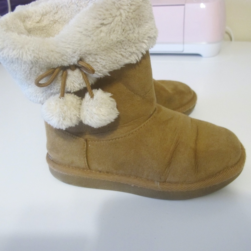 Thereabouts Girl's Brown Boots with Pom Pom Cherry Bow Detail Size 13 GUC